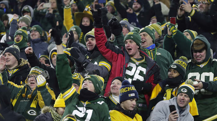 green-bay-packers-fans-stock